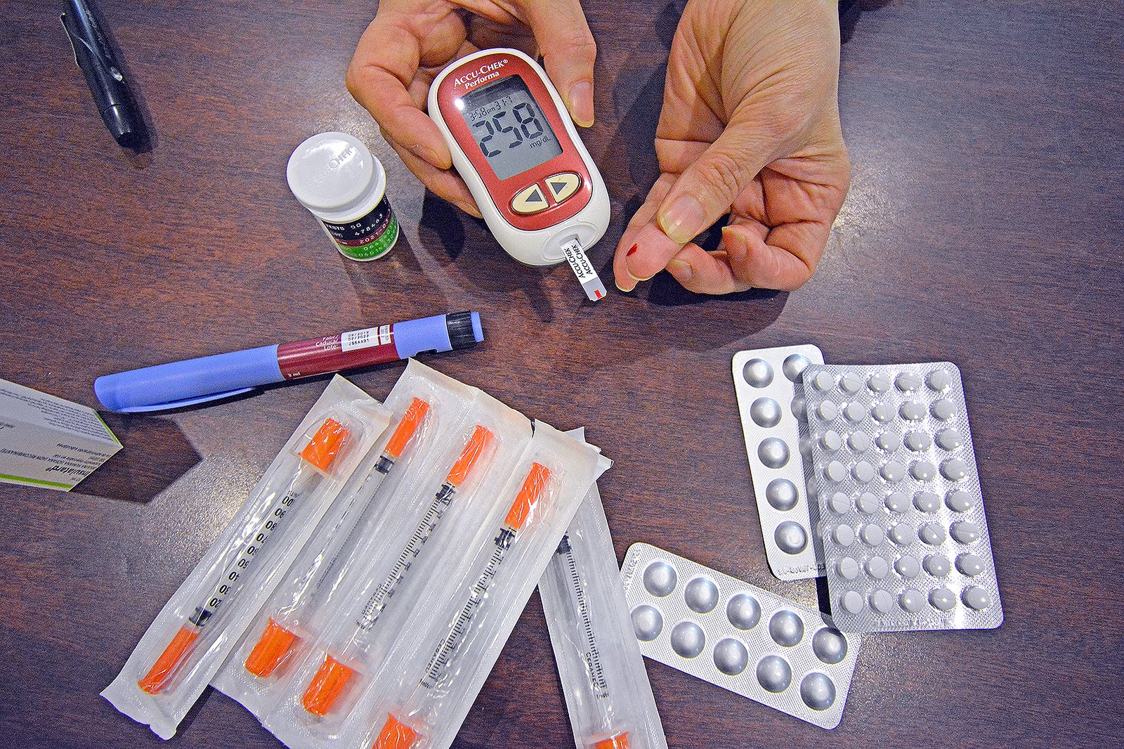 Hipertensión y diabetes principales causantes de cuadros graves de COVID-19