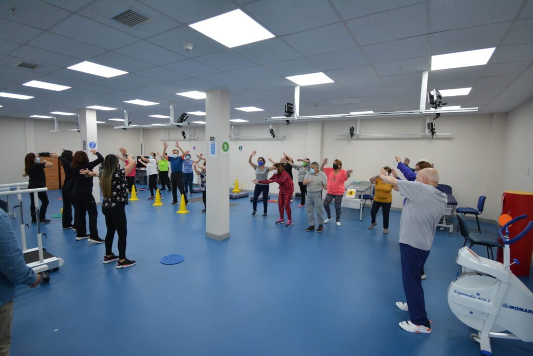 Chile alcanzará los 91.9 años de esperanza de vida al año 2100 ¿buena o mala noticia?