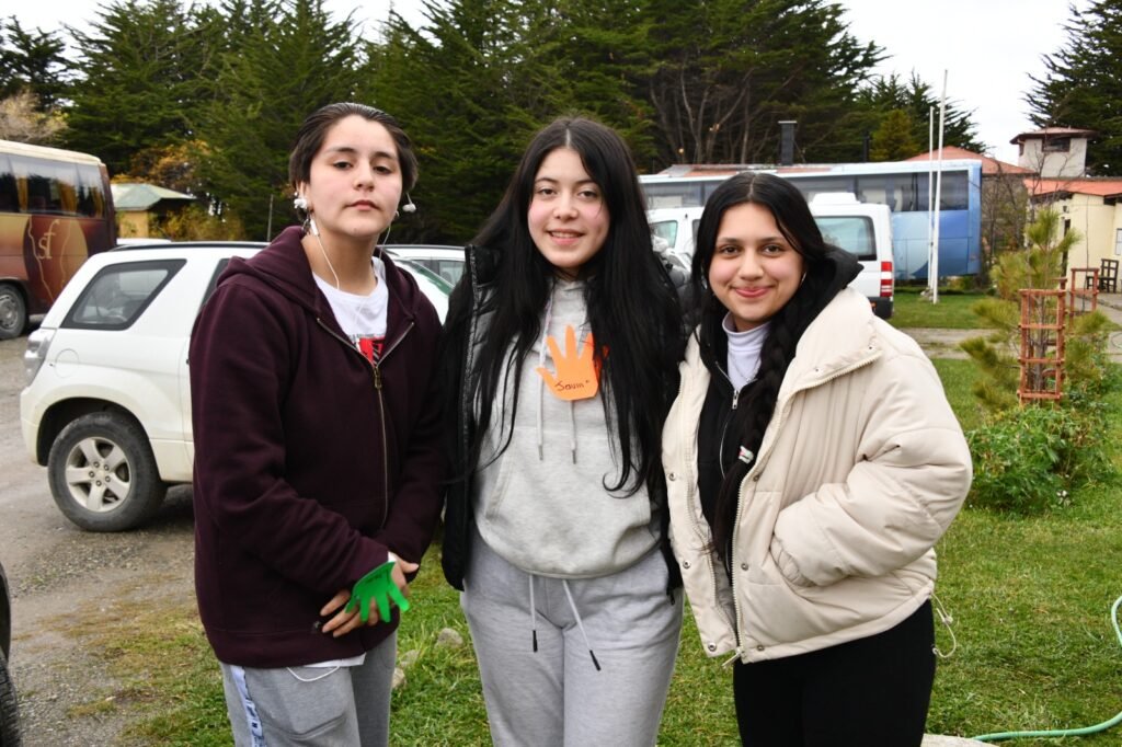 Liam Mayorga, Javiera Quezada y Valentina Zarazola, Liceo Sara Braun.
