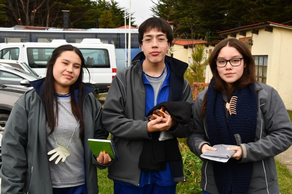 Martina González, Angello Boccazzi y Fernanda Contreras, Liceo Contardi.