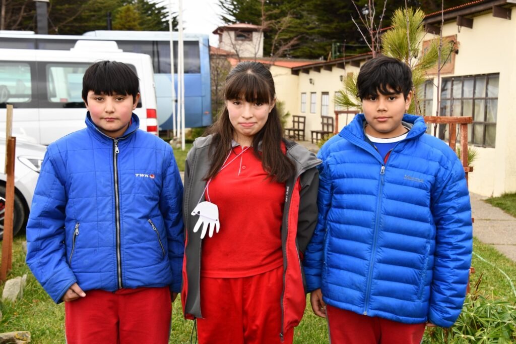 Sebastián Cabero, Sophia González y Benjamín Araya, Escuela Dellamira Aguilar.