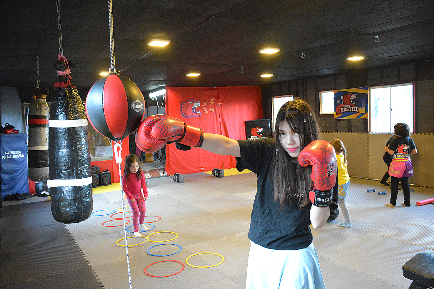 Equipo Mestizo: Kick Boxing para defensa, respeto y comunidad: 