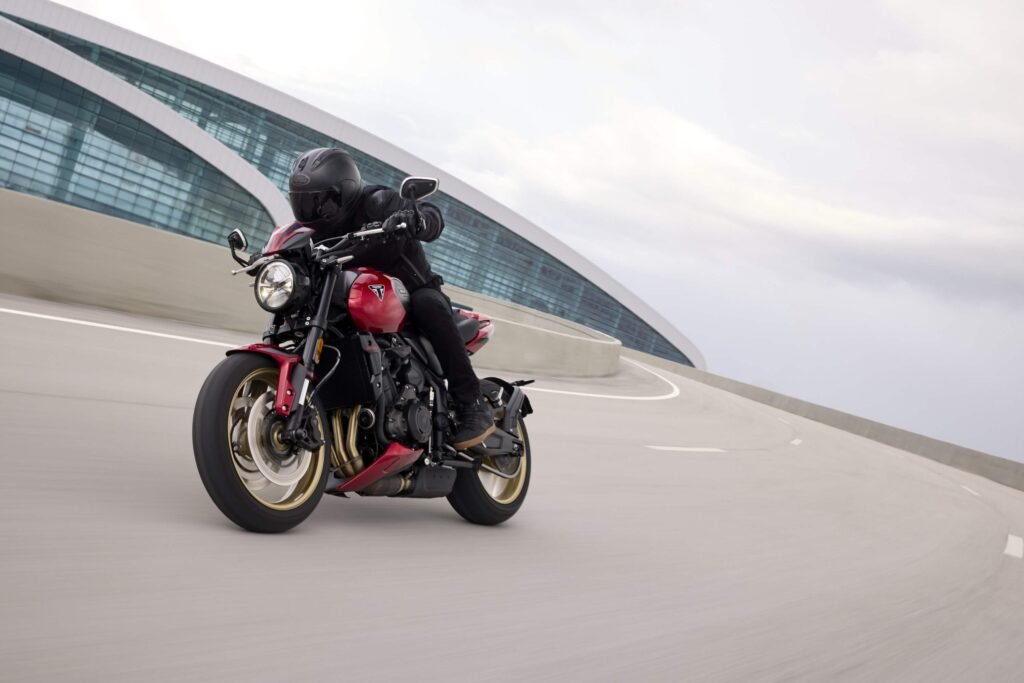 Tiger 900 Alpine y Desert inauguran el catálogo 2027 de Triumph en Chile